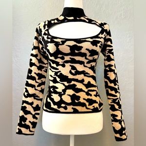 NWOT sexy long sleeve drone Forever 21 🐯